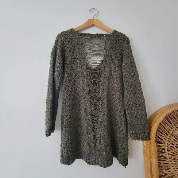 Astr the Label Olive Green V-neck Sweater Distressed Ladder Back S - Picture 6 of 6